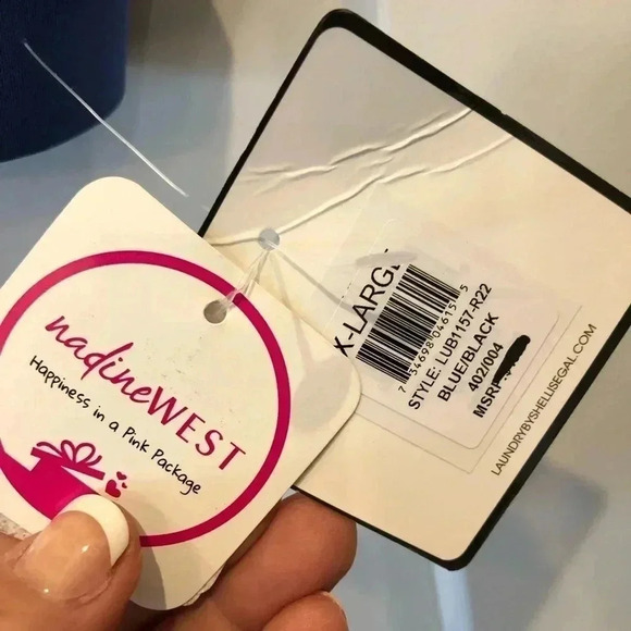 Laundry By Shelli Segal, Keyhole cutout, racerback athletic bra,removable pads - Picture 3 of 6